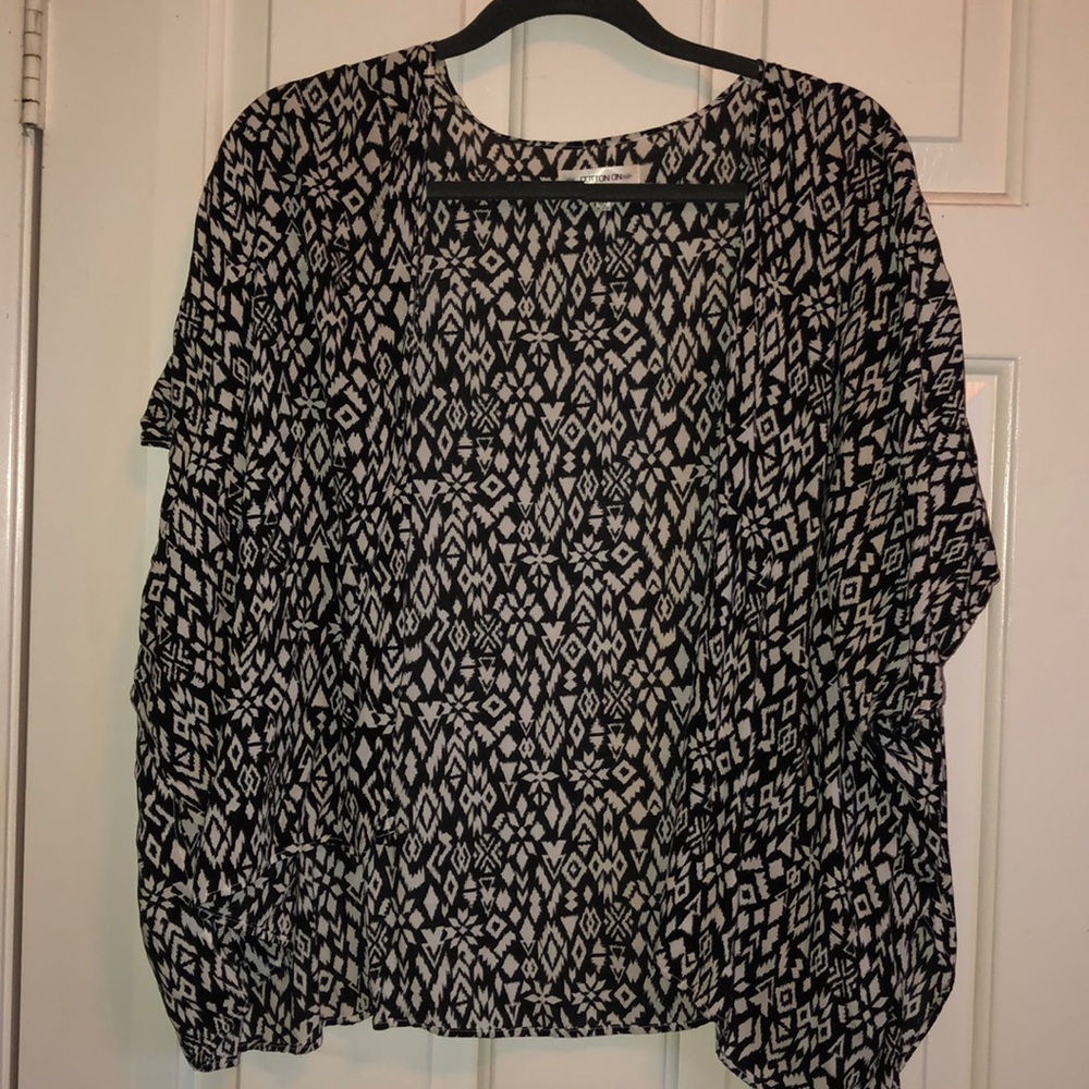 BRAND BEW BLACK AND WHITE KIMONO